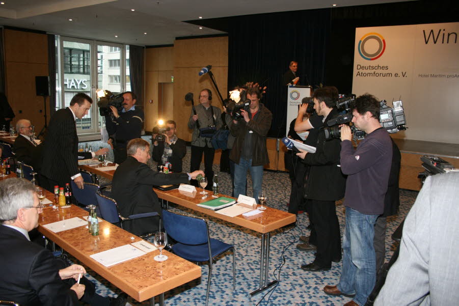 4-Fernsehteams-rz